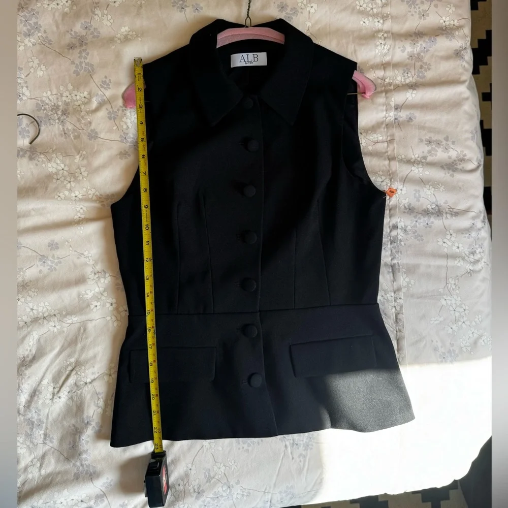 Black Sleeveless Blouse - Picture 5 of 8